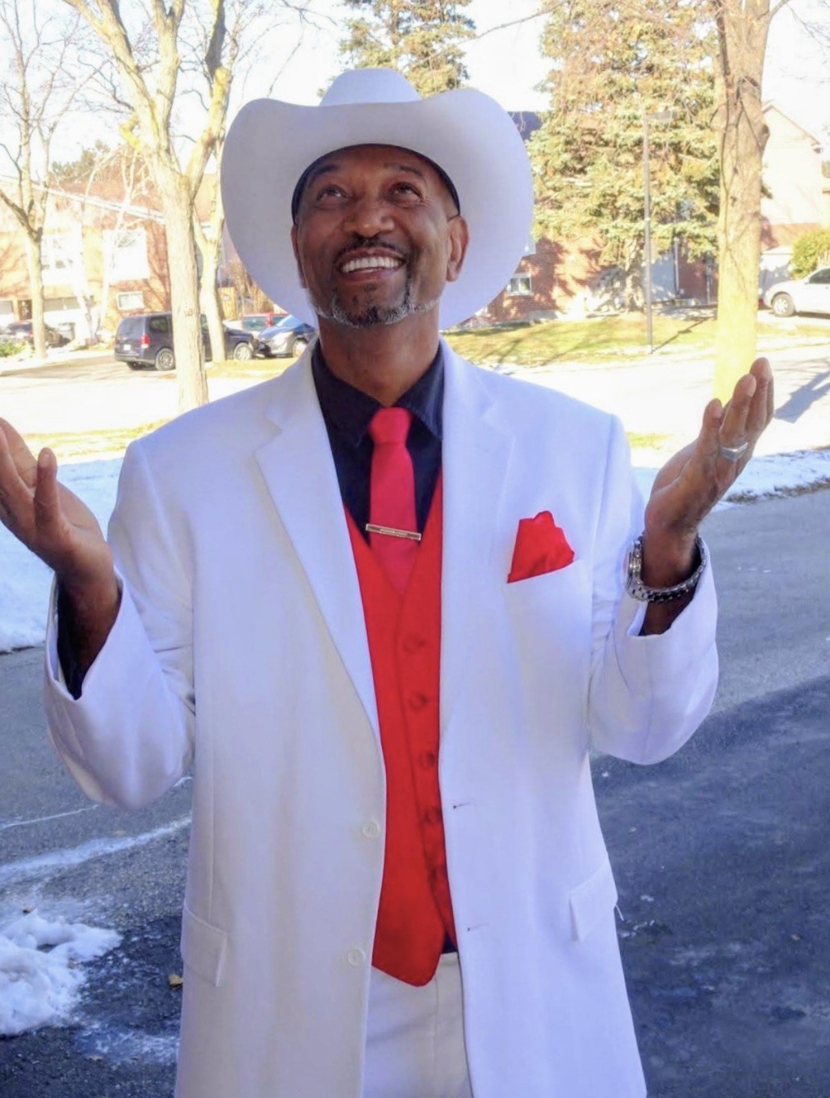 Evangelist Gerry Thompson in white jacket and cowboy hat